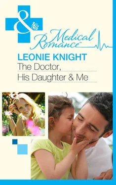 Leonie Knight The Doctor, His Daughter And Me обложка книги