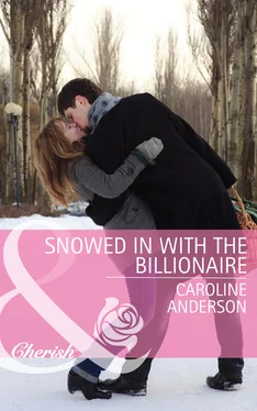 Caroline Anderson Snowed in with the Billionaire обложка книги