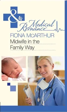 Fiona McArthur Midwife in the Family Way обложка книги