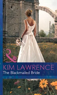 KIM LAWRENCE The Blackmailed Bride обложка книги