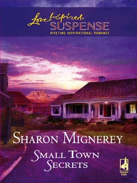 Sharon Mignerey Small Town Secrets обложка книги