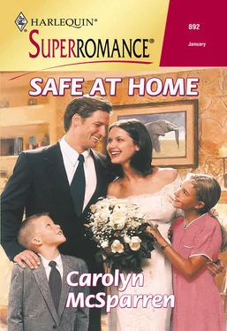 Carolyn McSparren Safe At Home обложка книги