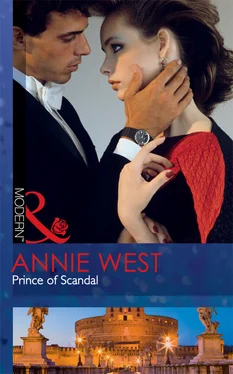 Annie West Prince of Scandal обложка книги