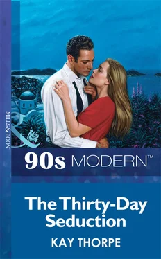 Kay Thorpe The Thirty-Day Seduction обложка книги