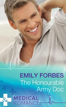 Emily Forbes The Honourable Army Doc обложка книги