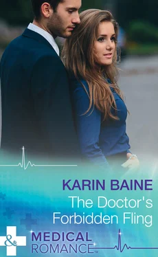 Karin Baine The Doctor's Forbidden Fling обложка книги