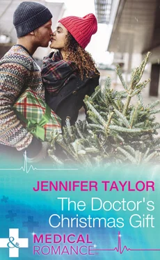 Jennifer Taylor The Doctor's Christmas Gift обложка книги