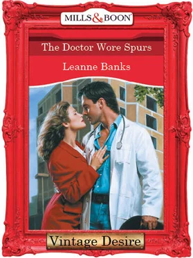 Leanne Banks The Doctor Wore Spurs обложка книги