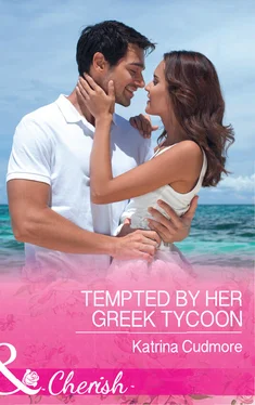 Katrina Cudmore Tempted By Her Greek Tycoon обложка книги