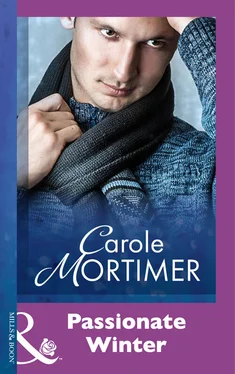 Carole Mortimer Passionate Winter обложка книги