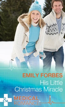 Emily Forbes His Little Christmas Miracle обложка книги
