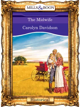 Carolyn Davidson The Midwife обложка книги