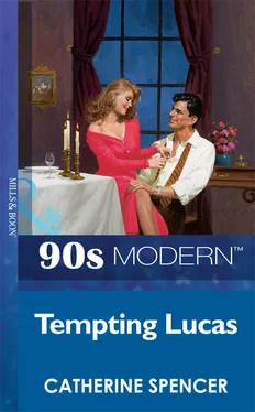 Catherine Spencer Tempting Lucas обложка книги