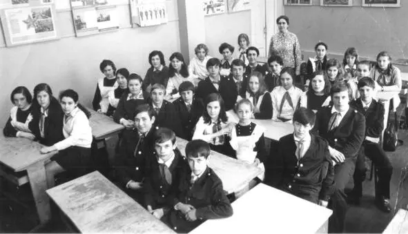 Мама классный руководитель 7 А класса 78 школы Перовского района 1976 г - фото 7