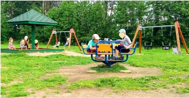 Фотография детской площадки в Курсаково Я познакомился с двумя девочками они - фото 2