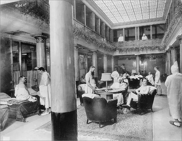 The mens lounge in the Admiral Baths Travelers may be seen arriving from the - фото 14