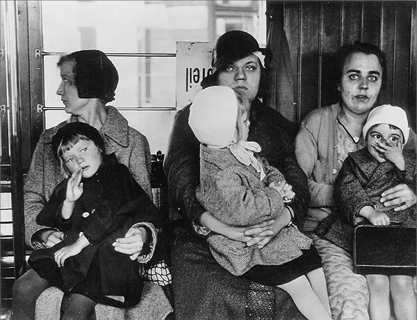 Travelers on the SBahn Passengers with heavy loads dont set down their - фото 20