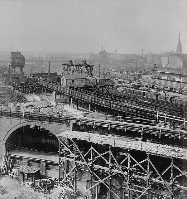 I affirm the triangular railway junction It is an emblem and a focus a living - фото 22