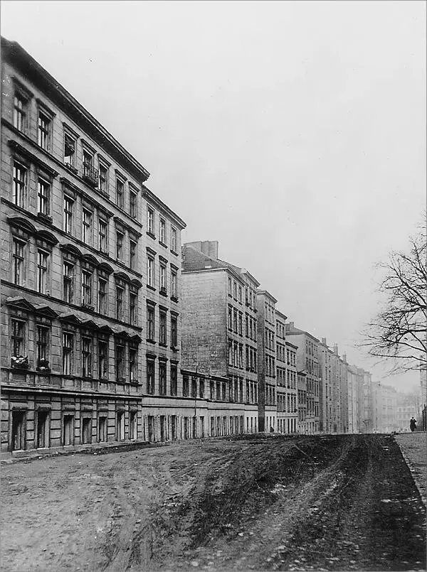 Berlin is a young and unhappy cityinwaiting There is something fragmentary - фото 27