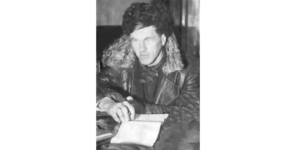 Мой отец на снимке вступил в партию в Москве 19 октября 1941 года Фото из - фото 19