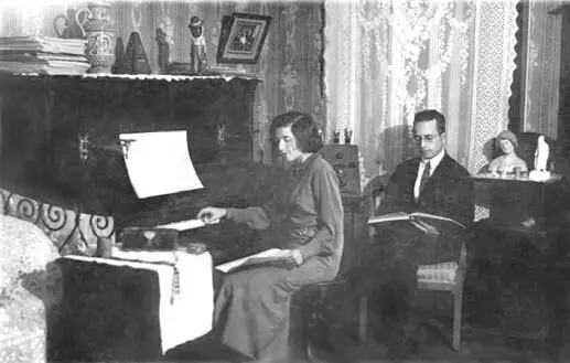 Родители 1933 г Уже рождались стихи 1956 г - фото 1