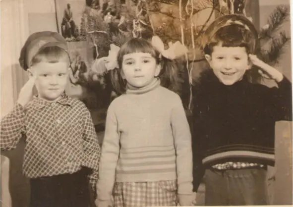 Лена и два Андрея 1970 г Вижу своё удачное фото от удовольствия млея Вряд - фото 14
