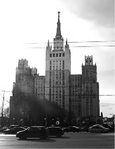 Высотка на Баррикадной стоит над местом кровопролитных уличных боев Мавзолей - фото 35