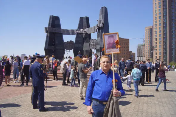 09 05 2018 год Площадь Славы Брехов Анатолий Иванович с участниками - фото 1