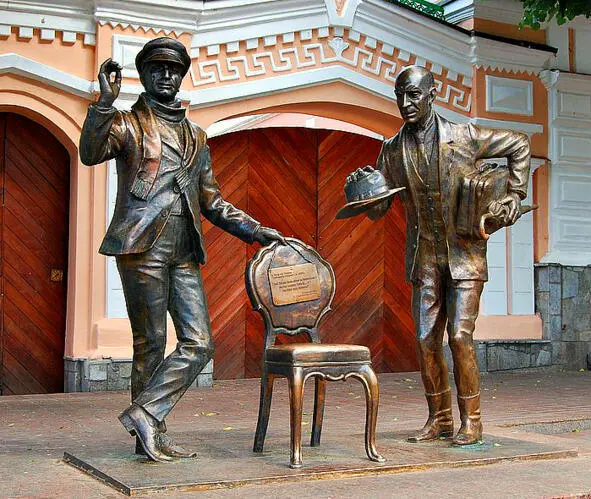 На одной из улиц Чебоксар установлен памятник известным литературным героям - фото 26
