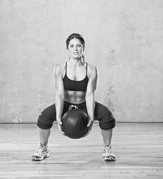 Приседание сумо с французским жимом на трицепс sumo squat with tricep - фото 107