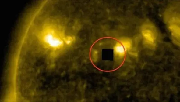 Sześcienne UFO są dość powszechne w Układzie Słonecznym Spisekom agencji - фото 9