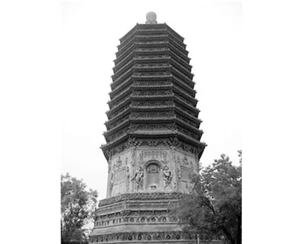 The monument was erected at the burial site of Eluu Tsustsay by the order of - фото 2