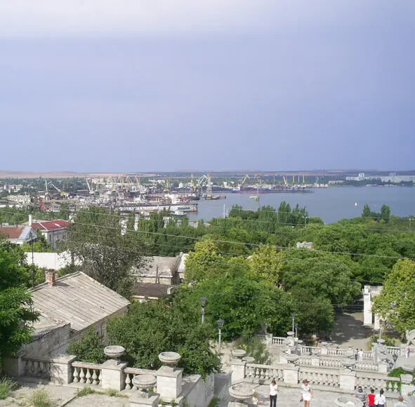 Несмотря на уже упоминавшийся стереотип о Керчи как о транзитном городе здесь - фото 6