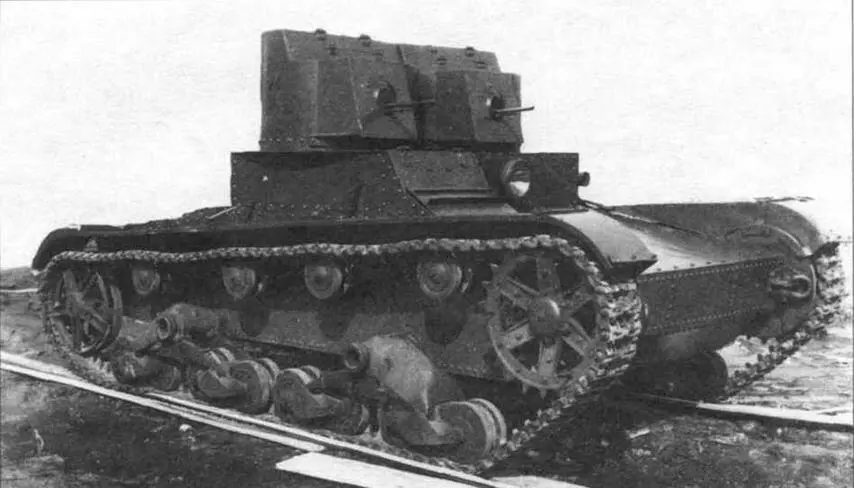 Танк Т26 обр 1931 г со сварными башнями В ходовой части используются - фото 10