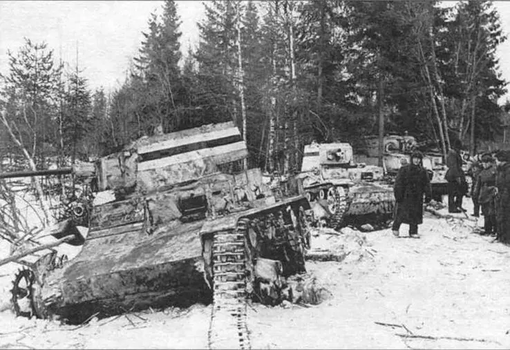 Финские виккерсы подбитые в бою 26 февраля 1940 г в районе Хонканиеми На - фото 100