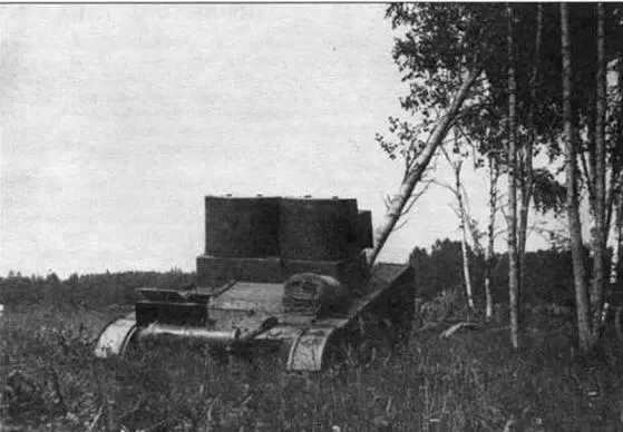 Танк Т26 обр 1931 г сваливает дерево Танк Т26 преодолевает вертикальную - фото 6