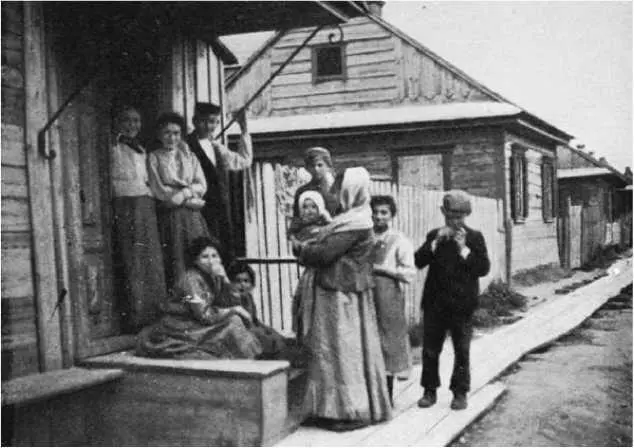 Еврейская семья Уличка штеттла Столяр с внучкой Альтер Кацизне - фото 5