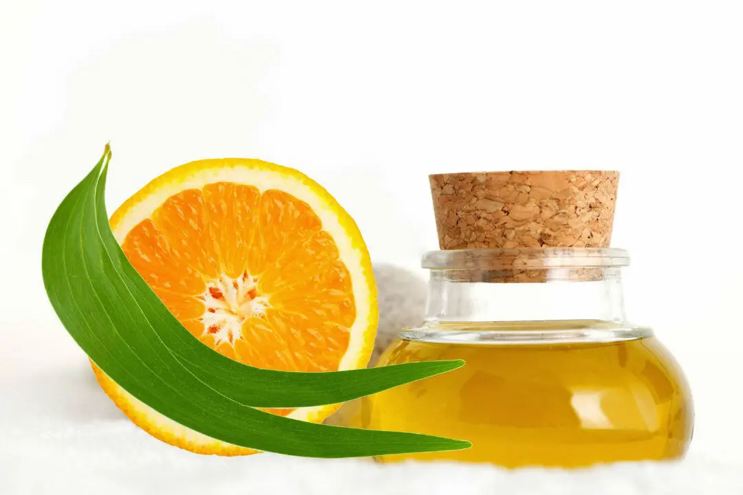 Olejek eteryczny z pomarańczy to ciecz półprzezroczysta o żółtym lub - фото 2