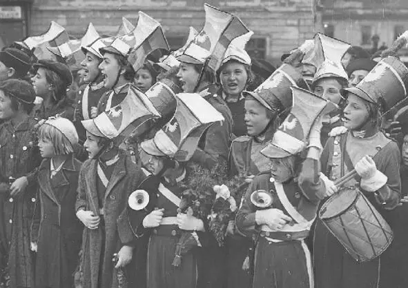 Od 1 października 1938 r Wojska czeskie opuszczają granicę Polska przyjmuje - фото 11