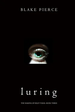 Блейк Пирс Luring обложка книги