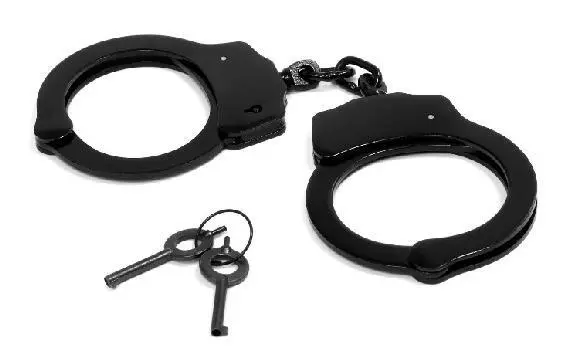 They continued walking until they took Yesi to the cell When he uncuffed him - фото 3