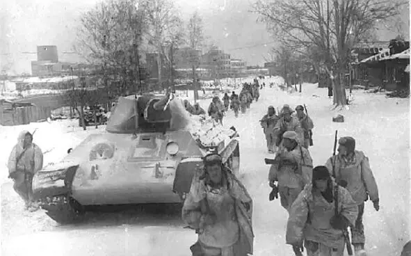 Siberian in fact the Far Eastern divisions transferred to Moscow after - фото 121