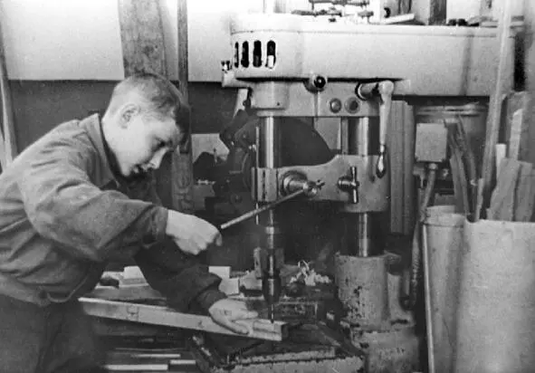 Teenager 1213 years at work For adults work shifts last for 1516 hours The - фото 133