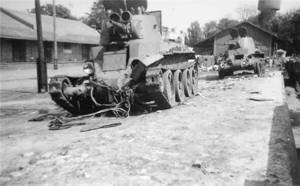 Wehrmacht formations in addition to armored vehicles include large units of - фото 73