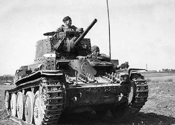 Czech T38 tank 25 mm armor 37 mm gun suspension close to the Christie - фото 8