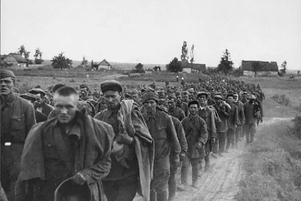 Captured in the Kiev boiler soldiers of the Red Army From the memoirs of - фото 82