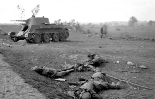 After the fight in the Kiev boiler In the background for the dead soldiers - фото 84