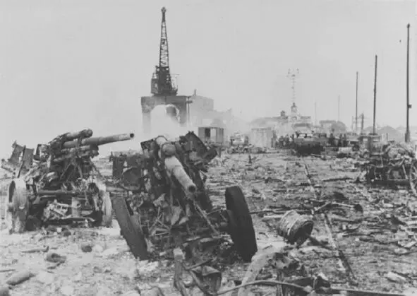 Hot August 13 1941 Odessa leaves the last train echelon The defense of a - фото 86