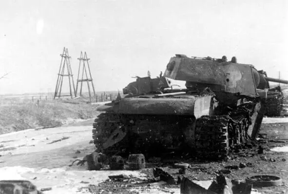 Overwhelmed probably by a bomb hit KV1 The advantage of the Wehrmacht at - фото 94