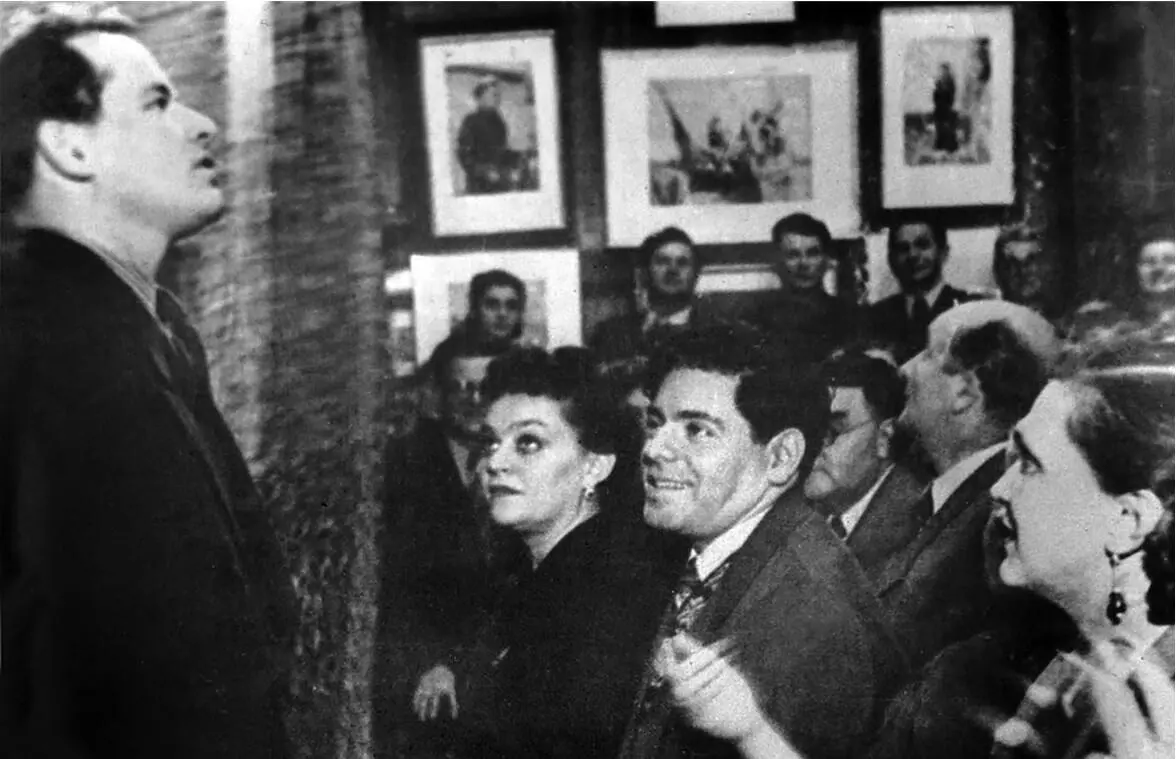 З Паперный выступает 1950е В аудитории Аркадий Райкин и его жена Рома - фото 5